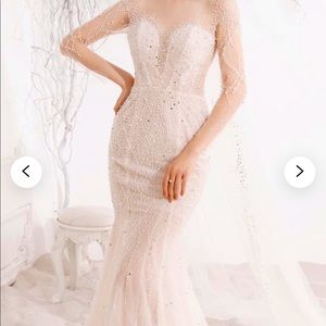 BNWT Linh Bridal Gorgeous Wedding gown. Stunning handmade with sequins & pearls